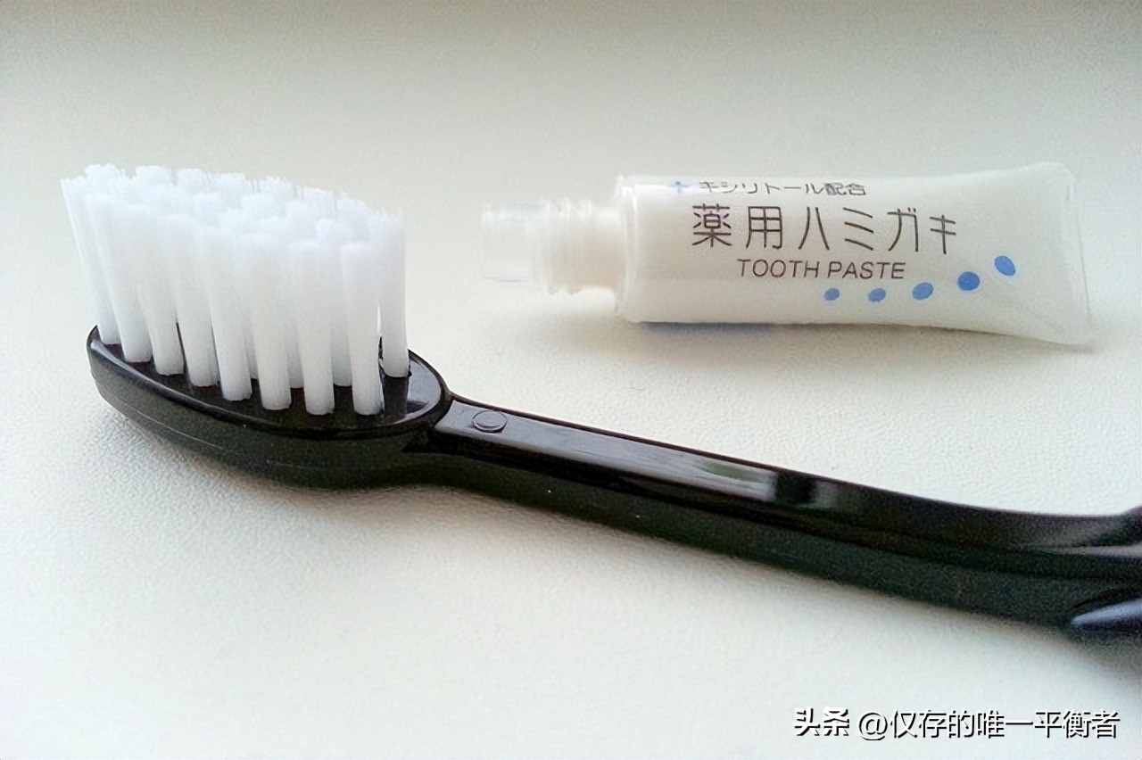 钠和水会发生什么反应,金属钠与水反应剧烈并放出氢气