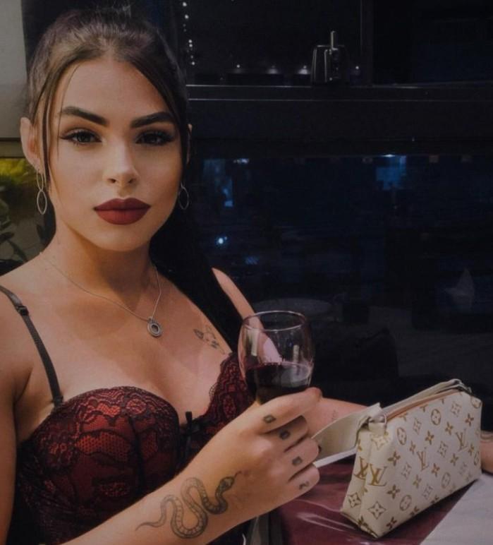 女网红变性为男人新闻,内马尔与冲浪网红