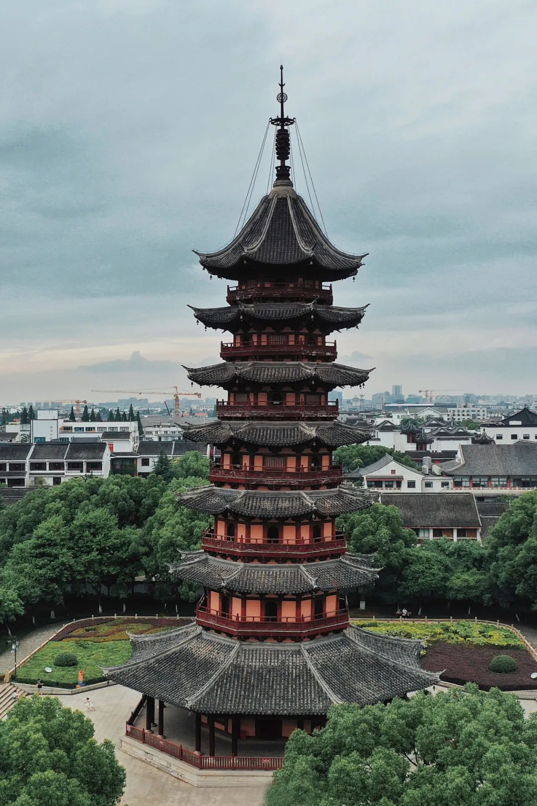 有宝塔的古钱币,古塔记载着历史的痕迹