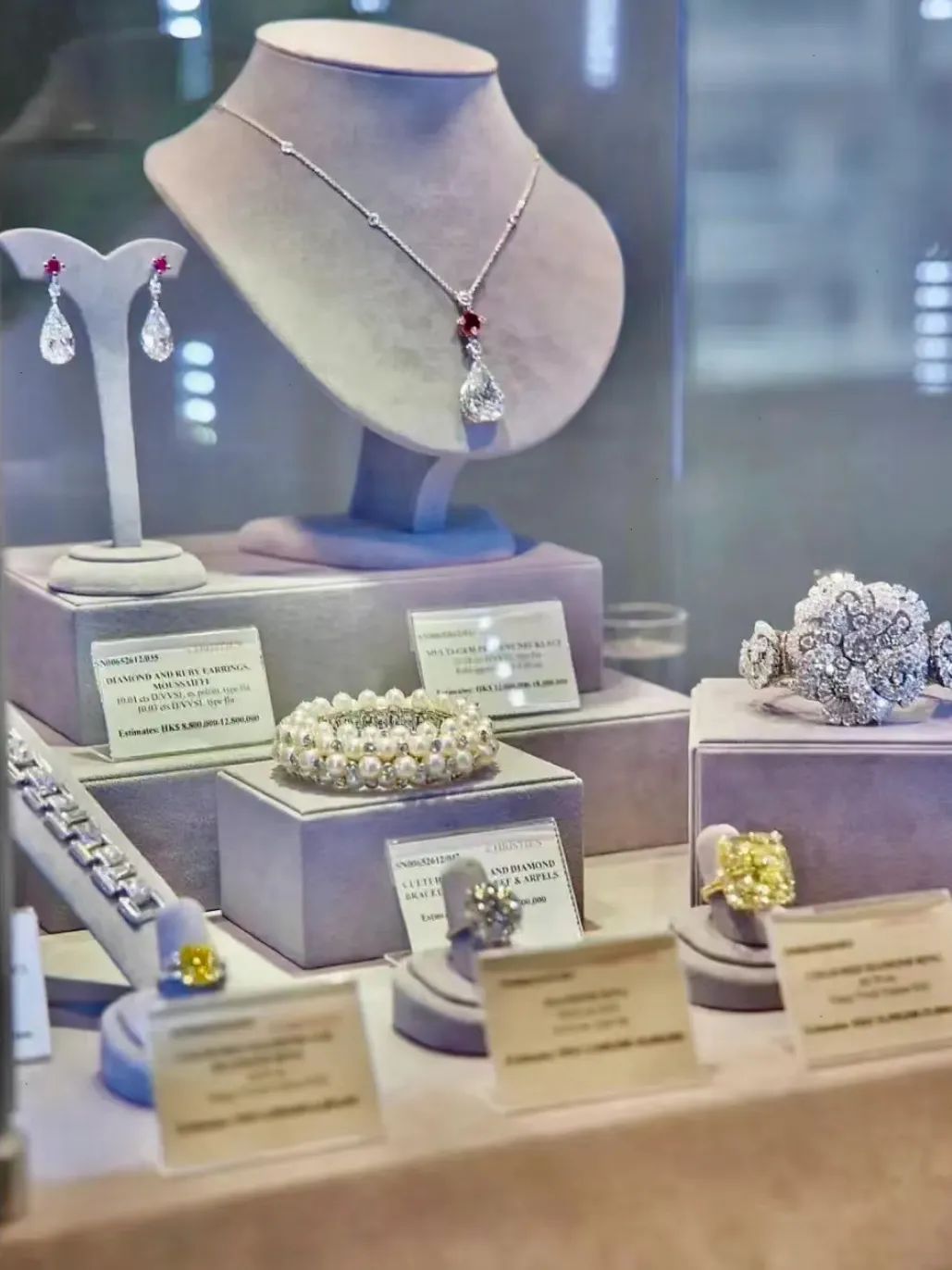 关之琳红宝石戒指,关之琳拍卖红宝石成交价