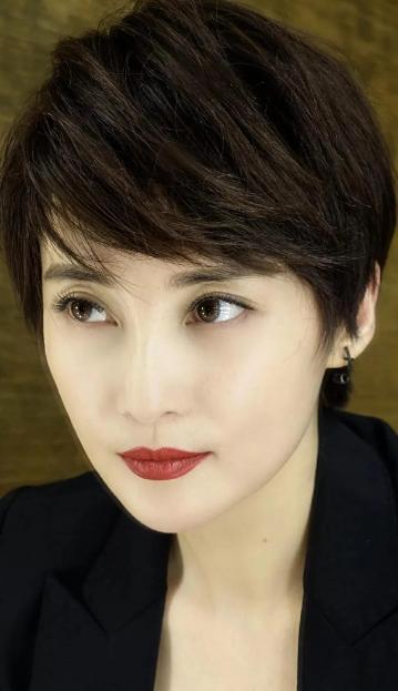 蒋勤勤冷白皮,蒋勤勤是高冷气质吗