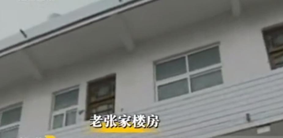 夫妻搬进新家发生怪事,新婚家里的灯为啥亮三天