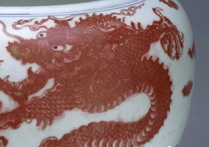 大清嘉庆香草龙纹官窑盘,清三代瓷器龙纹特征