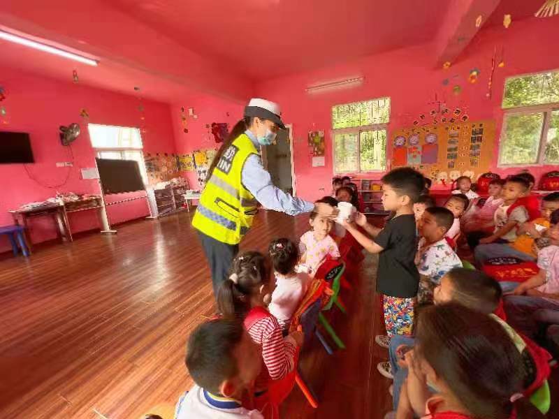 交警六一儿童节讲安全,六一儿童节交警祝福语