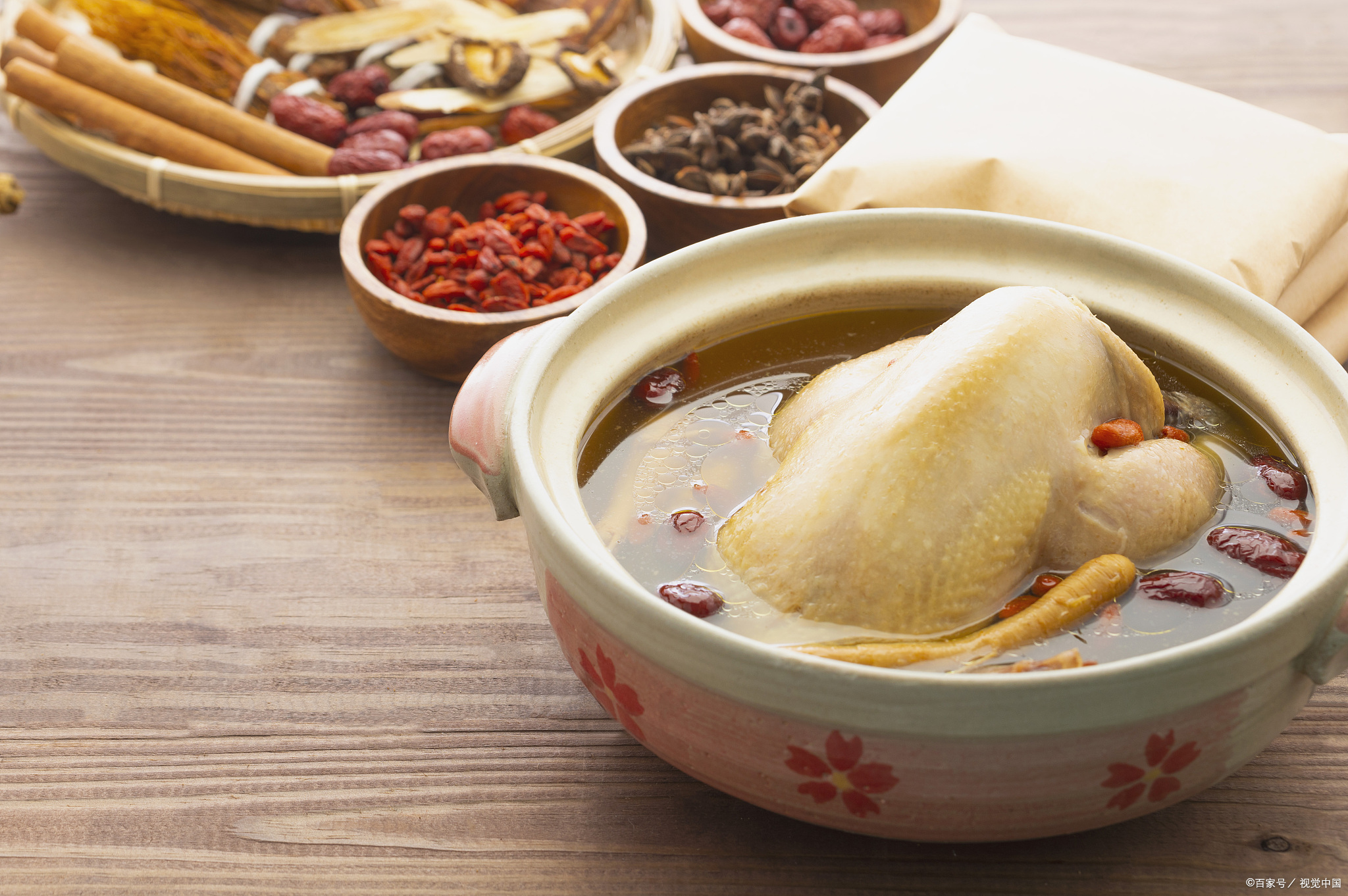 体检颈动脉斑块需要治疗吗,体检查出颈动脉斑块形成怎么办