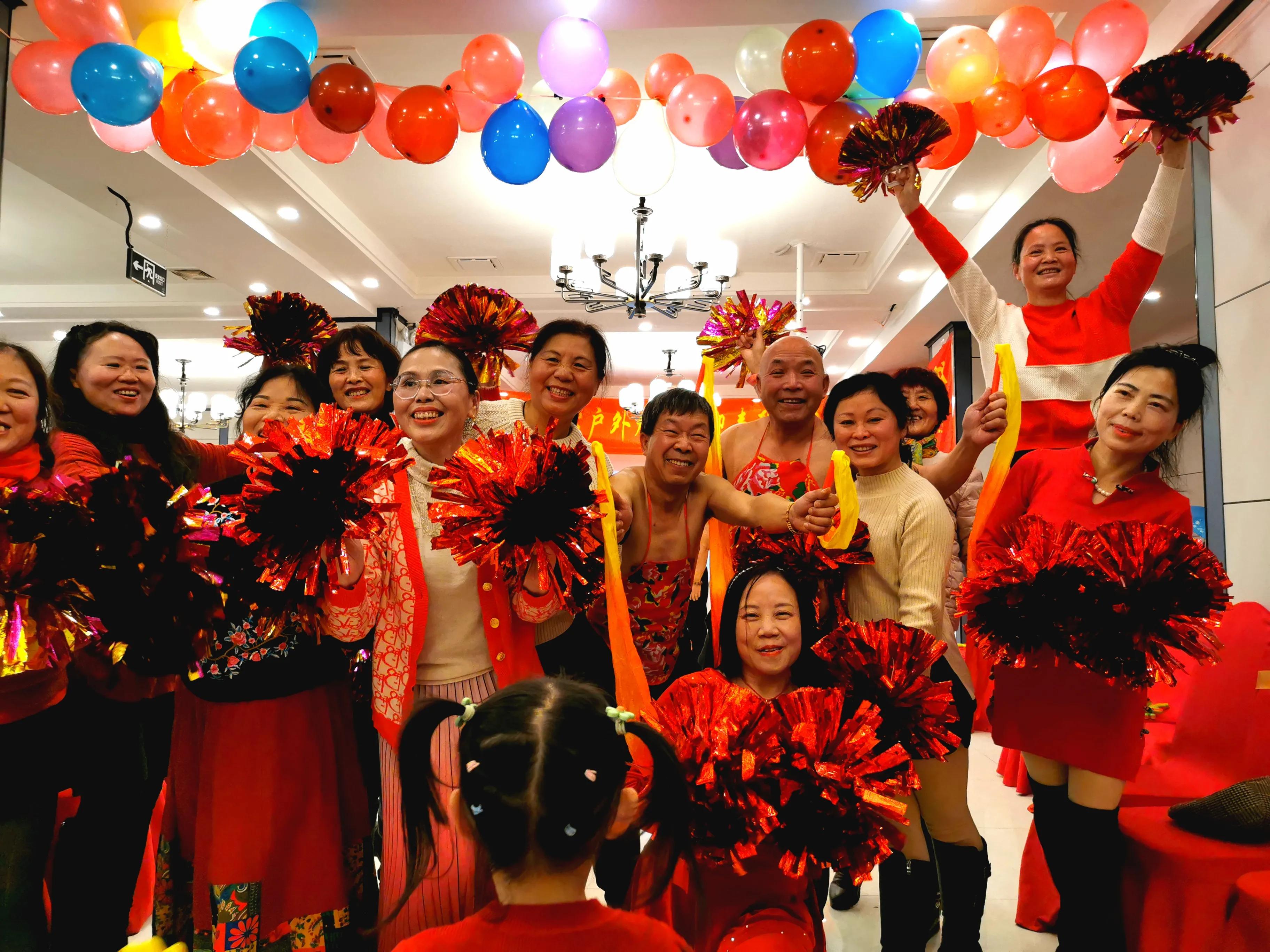 开心群庆迎新年活动侧记