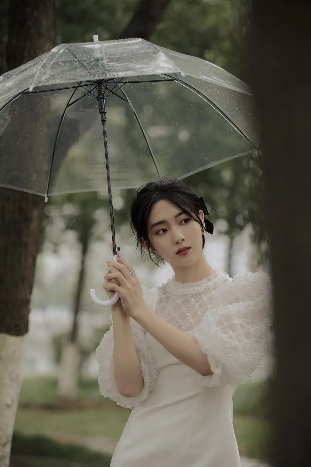 邢菲一袭白裙清新甜美,邢菲可爱少女照片