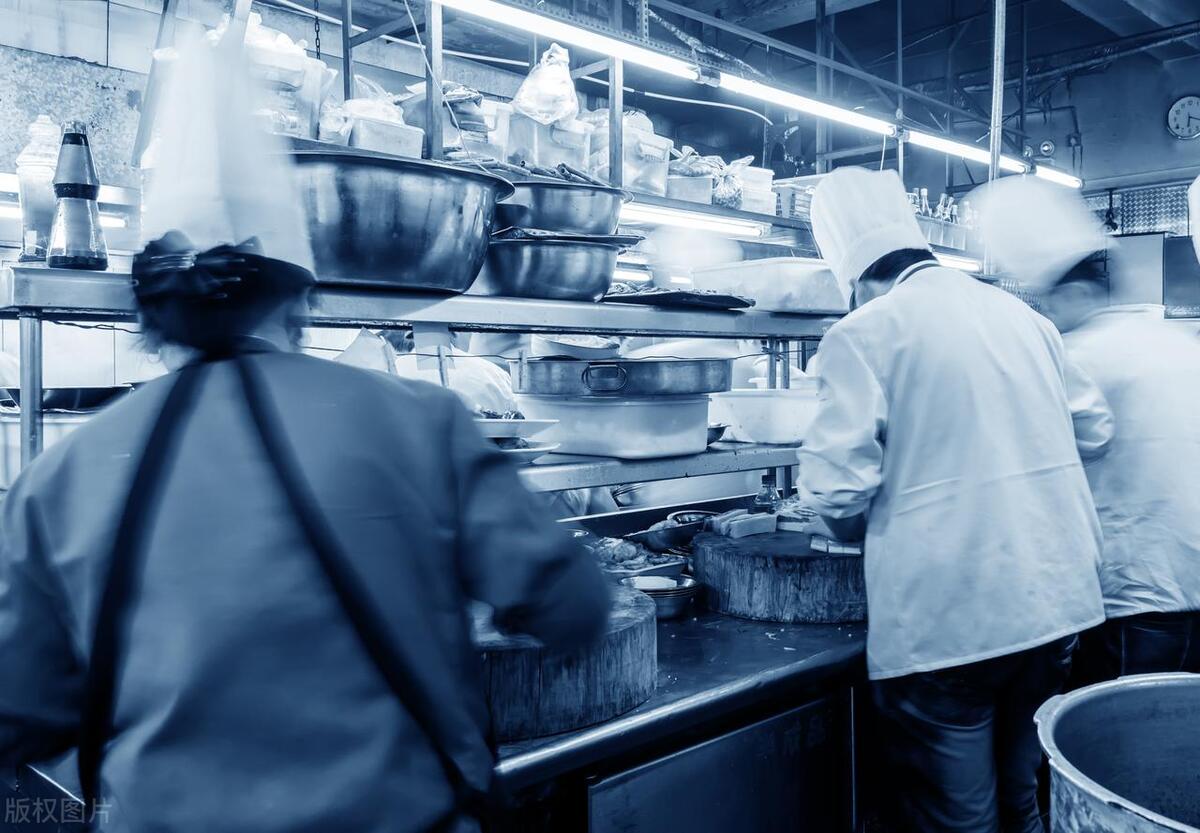 学厨师去酒楼还是酒店好,想学厨师去饭店好还是去学校好