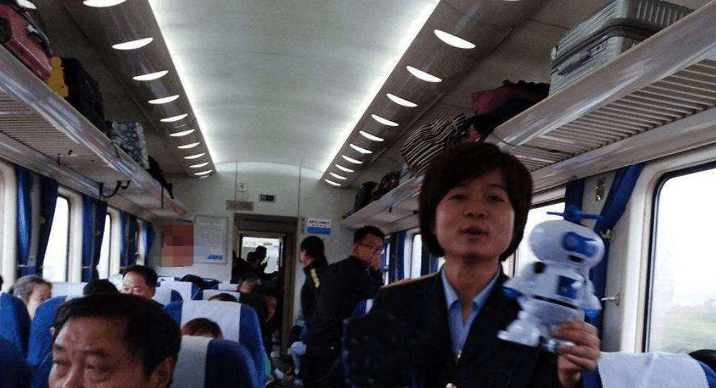 空姐飞机推销商品40分钟，飞机的尽头是推销？总得适可而止吧