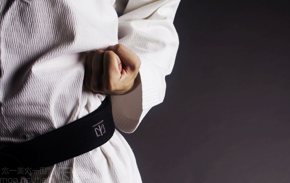 儿子遇校园霸凌，被群殴辱骂、掏*处私**，妈妈上演“反霸凌教科书”