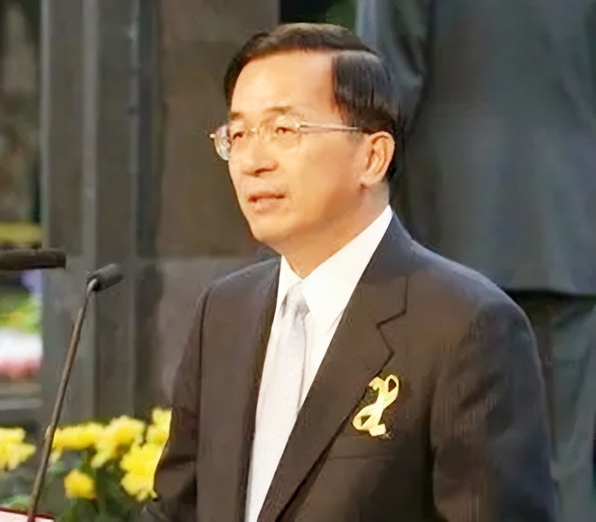 蒋介石的陵墓有多惨？子孙哭着要给他迁葬