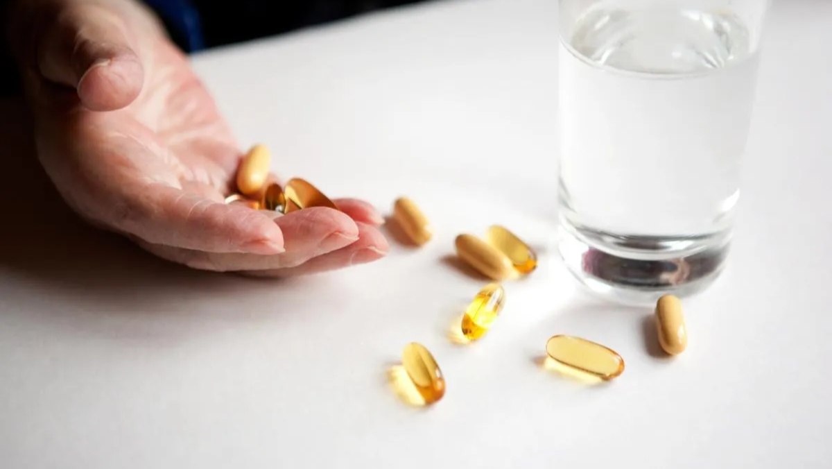 眼睛干涩、模糊，还有救吗？对眼睛好的4类营养素，早知早受益