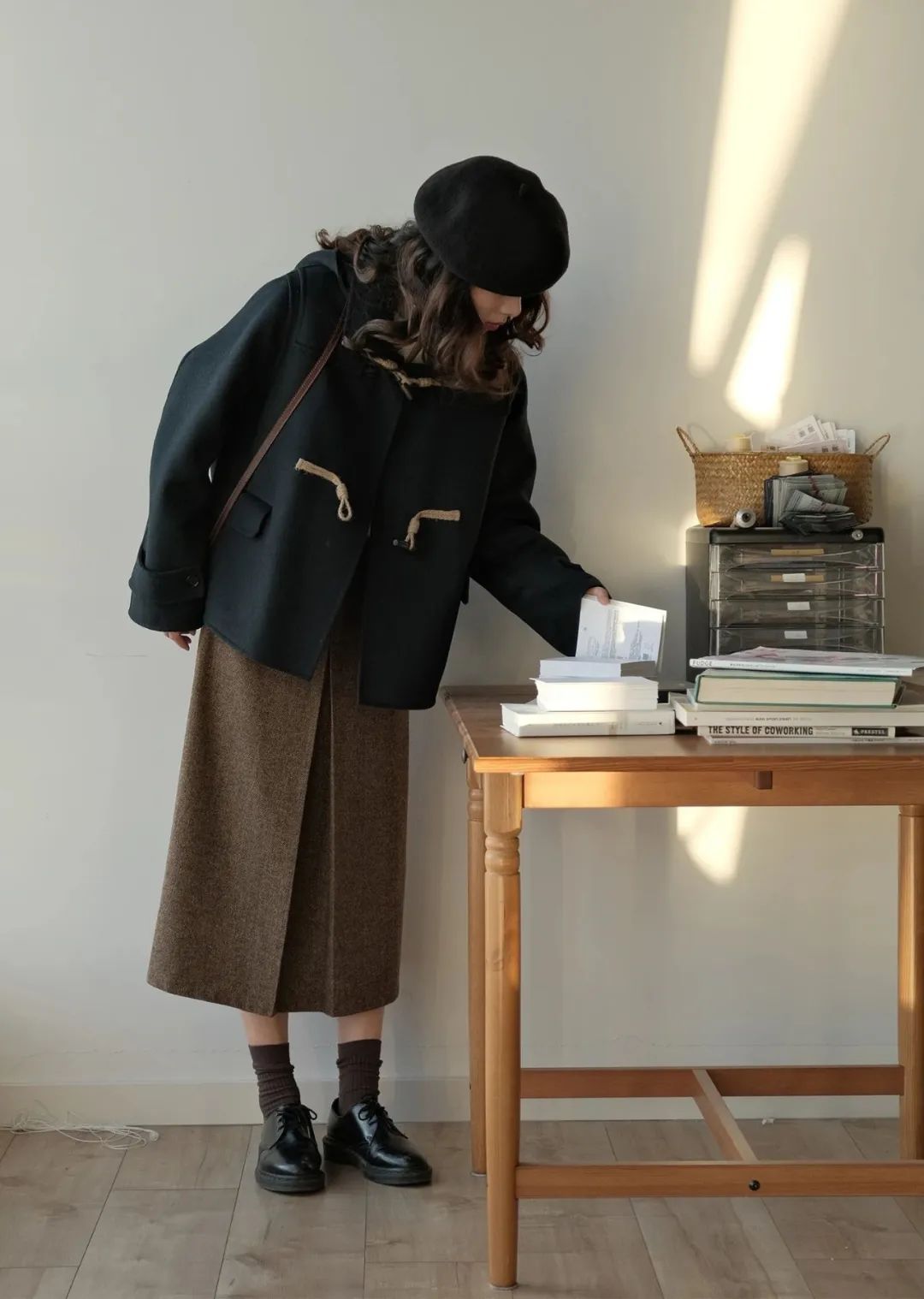 牛角扣大衣穿搭高级感小个子,牛角扣大衣如何穿出年轻高级感