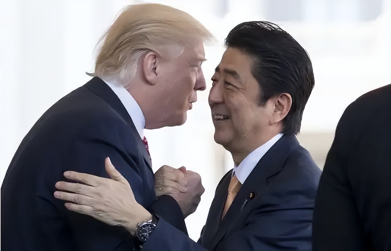 安倍遇刺身亡在场女保镖引热议,安倍被刺杀属于什么事件