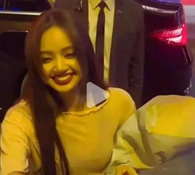 lisa被嘲脱离韩式滤镜颜值大跌,lisa现状变泰妹