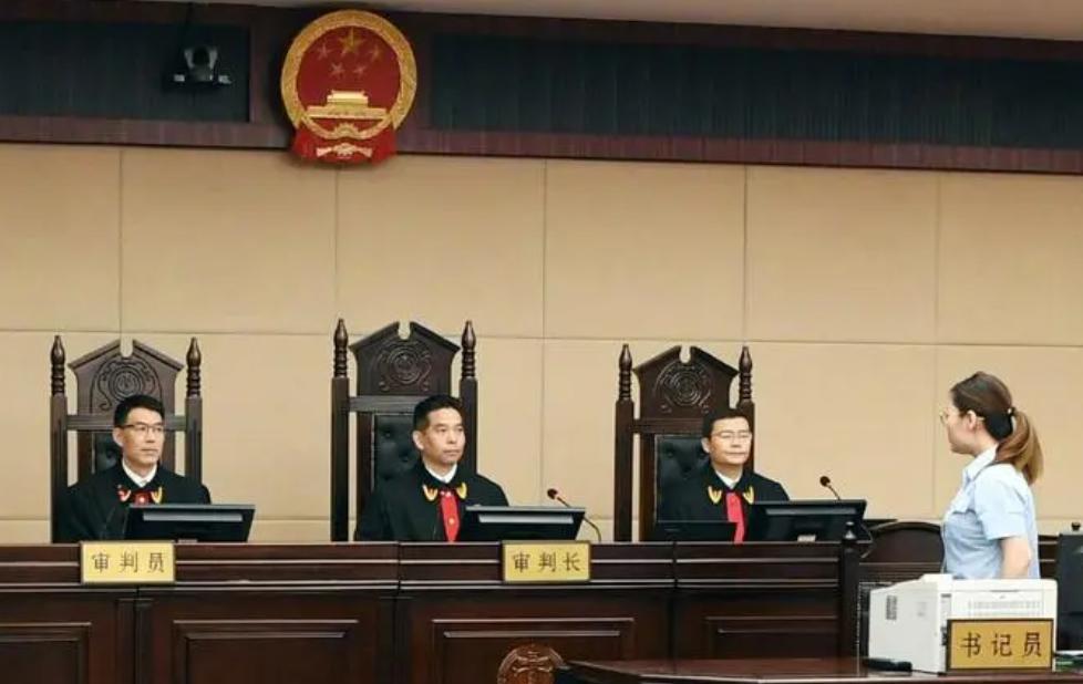 盗窃支付宝账户是否是网络犯罪,盗用支付宝使用构成诈骗还是盗窃