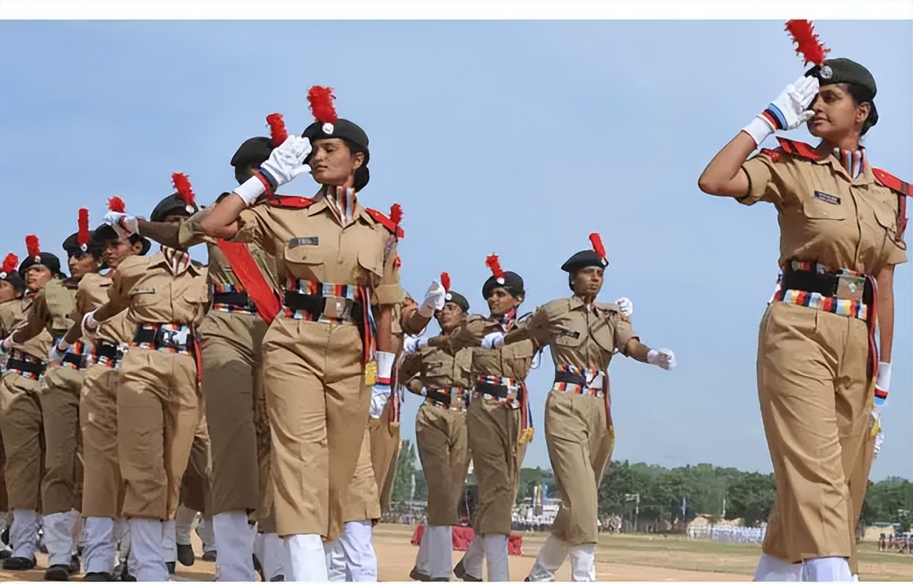 印度女性命运有多惨？参军不是为了保家卫国，而是为了逆天改命