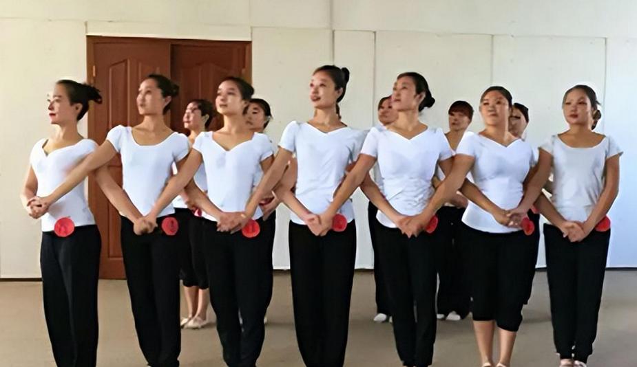 15年非洲富二代追求东北独眼美女,隔年领证裸婚,如今2个混血娃