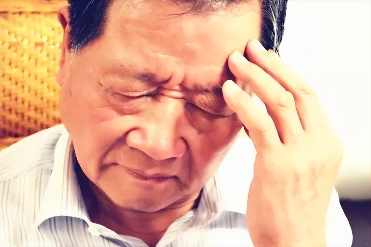 眉毛开始变长了是长寿眉,人过了五十岁眉毛变长这是咋回事