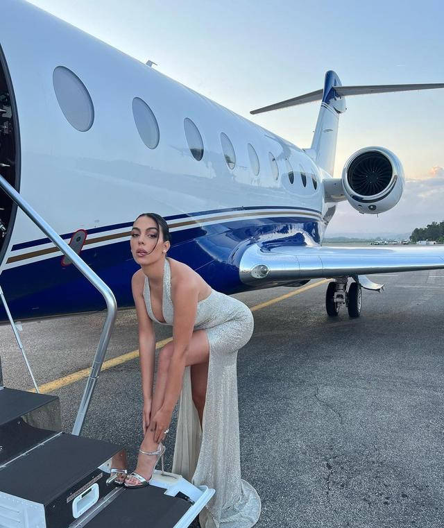 曝c罗女友为他怀上双胞胎 (c罗前女友带娃近照曝光)