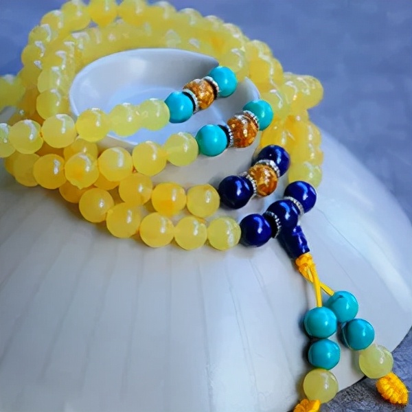 好的蜜蜡有什么特征,蜜蜡越黄越好还是越透明越好