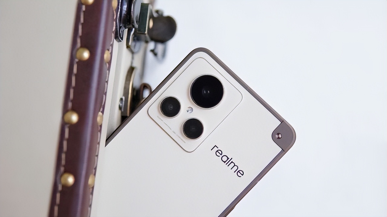 小米12x跟真我gt大师探索版哪个好,小米12s和gt2大师版哪个值得买