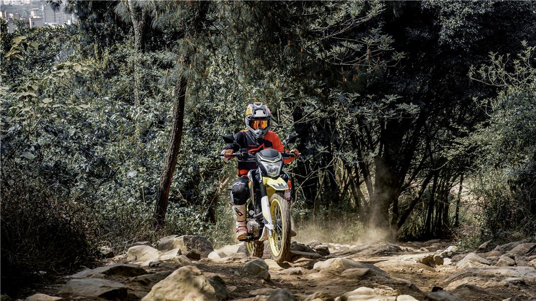 能上路的250cc摩托跑车,能跑250迈左右的摩托车