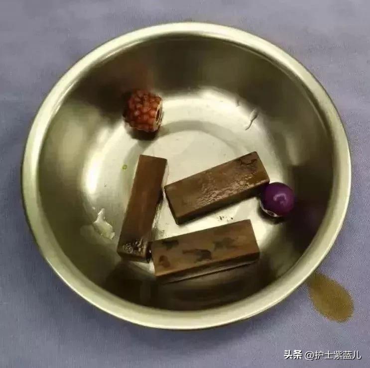 6岁女孩出血怎么回事不疼,6岁女孩出血怎么回事