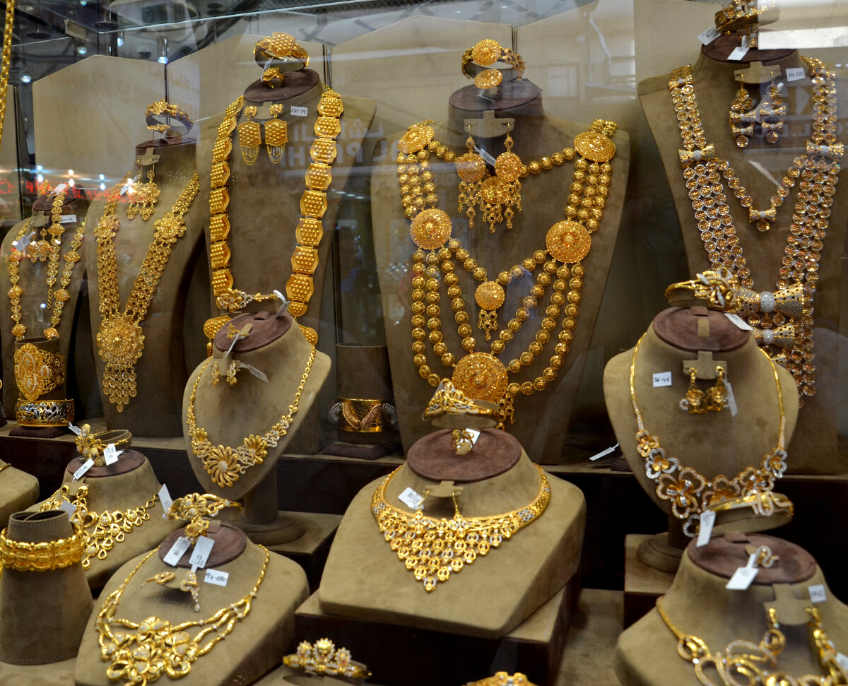 一吨黄金有100多斤吧,一吨黄金有多贵