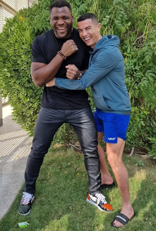 c罗脚部的变化,c罗的脚趾甲为什么是黑的