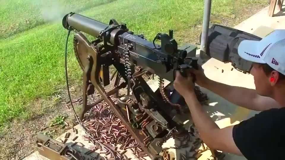 加特林跟马克沁哪个厉害,马克沁与加特林对射