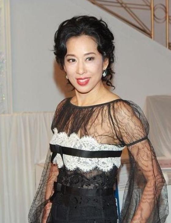 朱玲玲年轻时气质真好,朱玲玲皮肤紧致撞脸