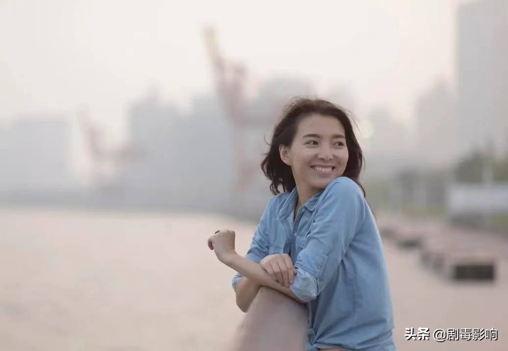 上海电视台离职女主持人,新闻女主持人离职当网红