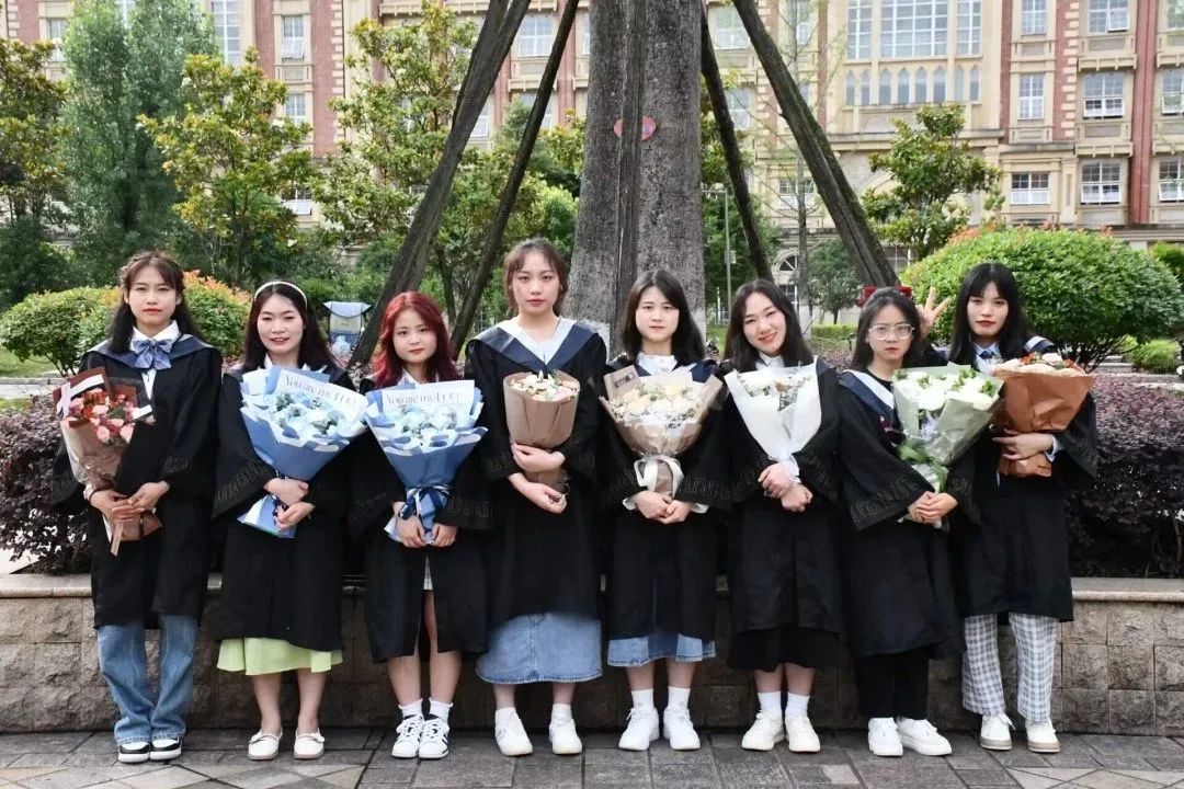 先来一波毕业照,第一张毕业照和最后一张毕业照