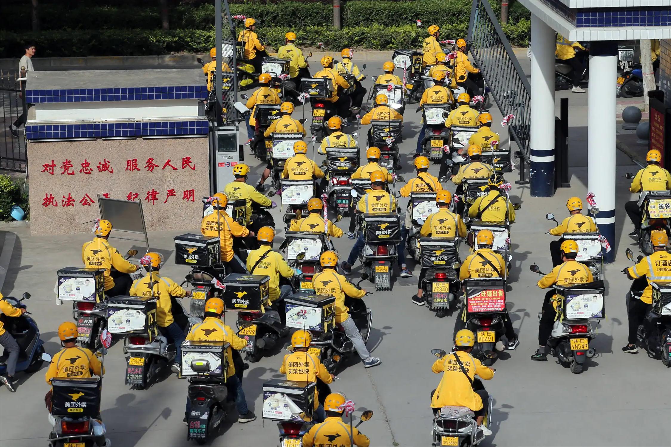 美团公布外卖员学历数据，本科生已达17万，宁可送货也不进厂吗？