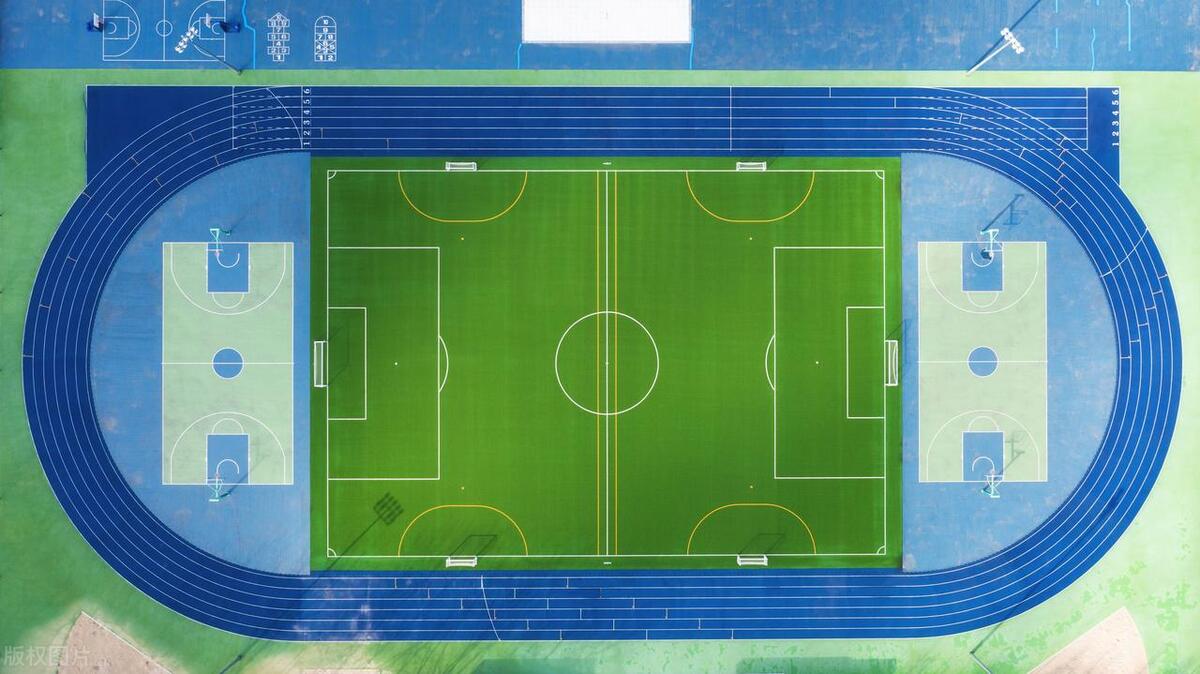 篮球和足球哪个更轻,篮球和足球哪个最好玩