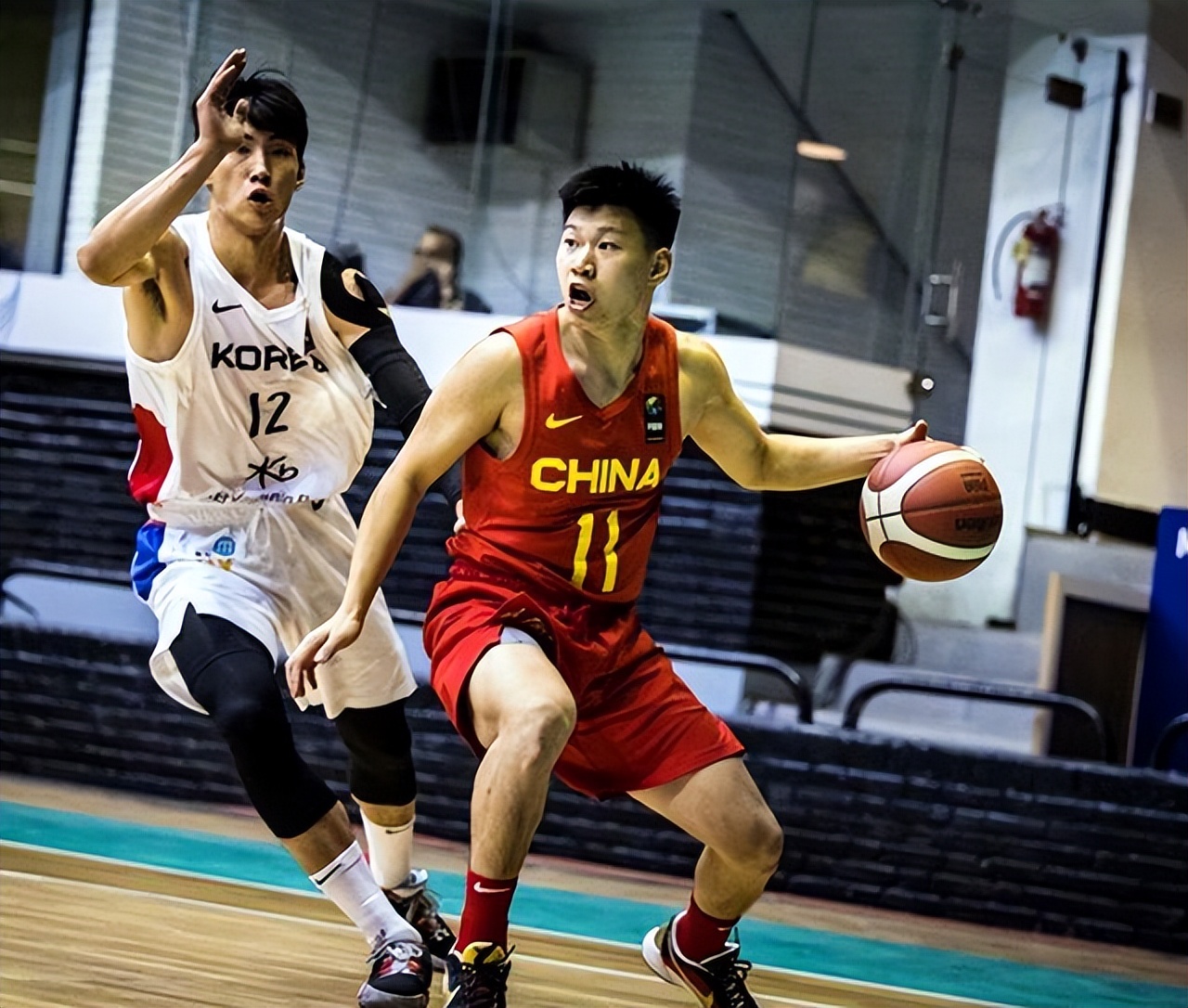 杨瀚森亚预赛失误,男篮亚青赛杨翰森vs日本