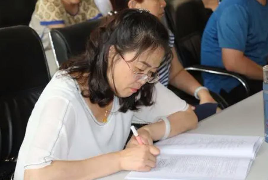 新教师法按教龄晋升教师职称,新教师法修订2021教师职称解读