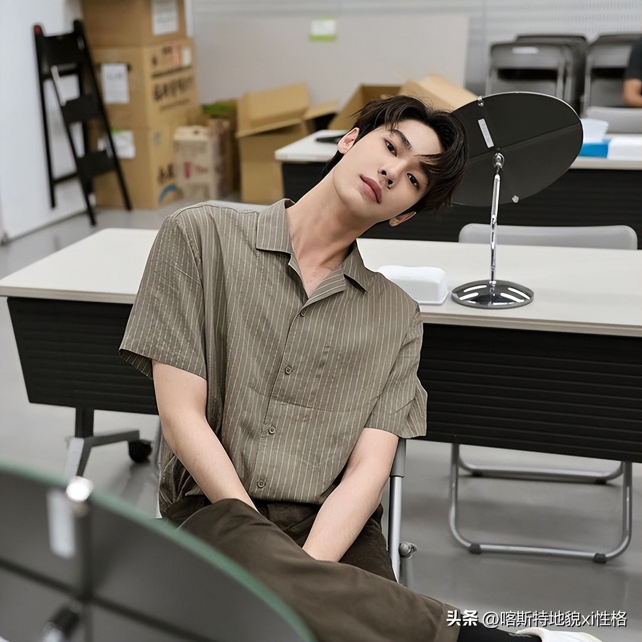 泰版流星花园花泽类dew近日持美貌出席某奢侈品活动