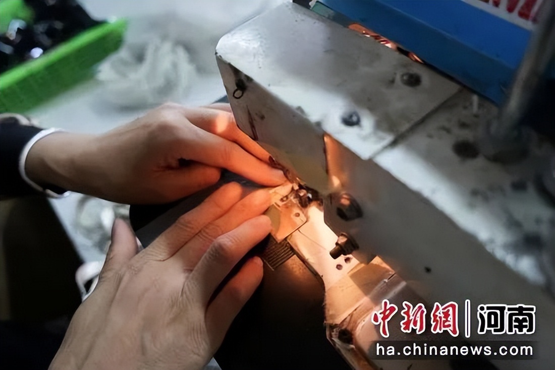 鞋子销往全球，年产鞋800万双，河南这个鞋业小镇正在崛起！