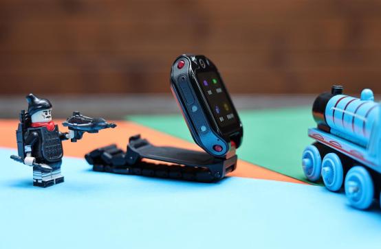 华为儿童手表5XPro深度体验：可翻转、可摘取屏幕，玩法更有趣