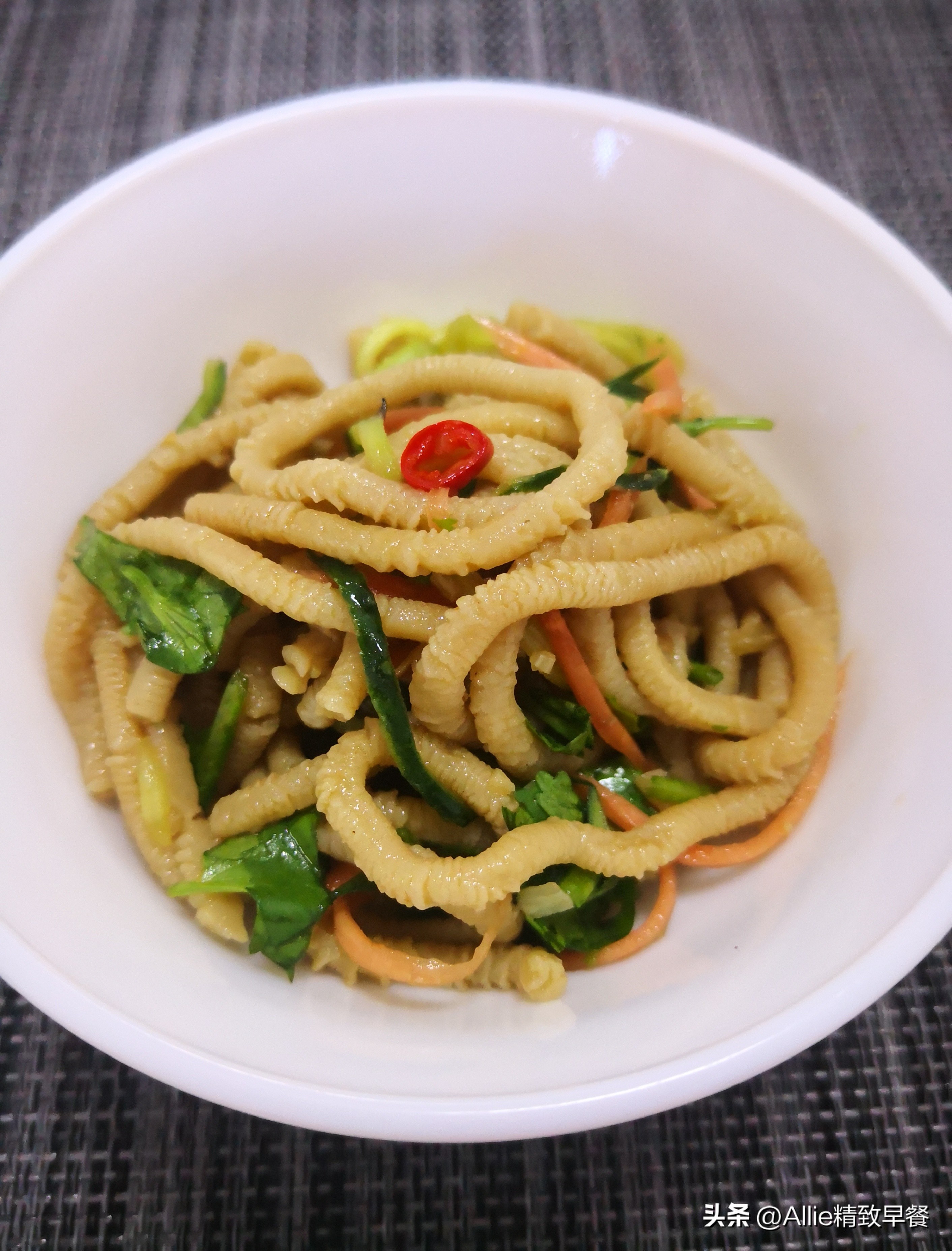 天气热不想吃肉想吃点清淡的,凉拌莜面详细做法