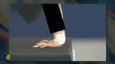 他们为何在世界杯赛场，发出“无声呐喊”？