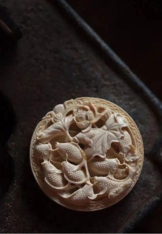 蜜蜡和猛犸哪个收藏价值高,猛犸单个牙收藏价值高吗