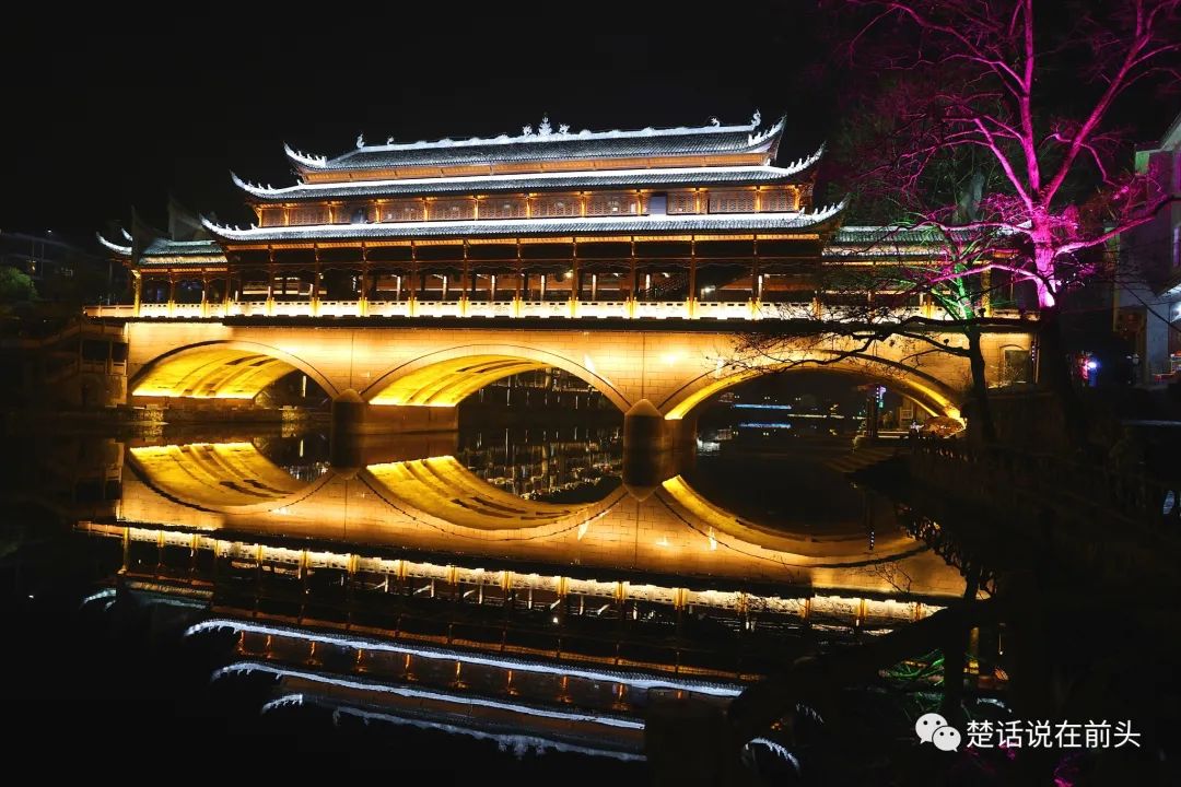 去凤凰感受沈从文笔下的古城,去凤凰古城可品尝到哪种美食