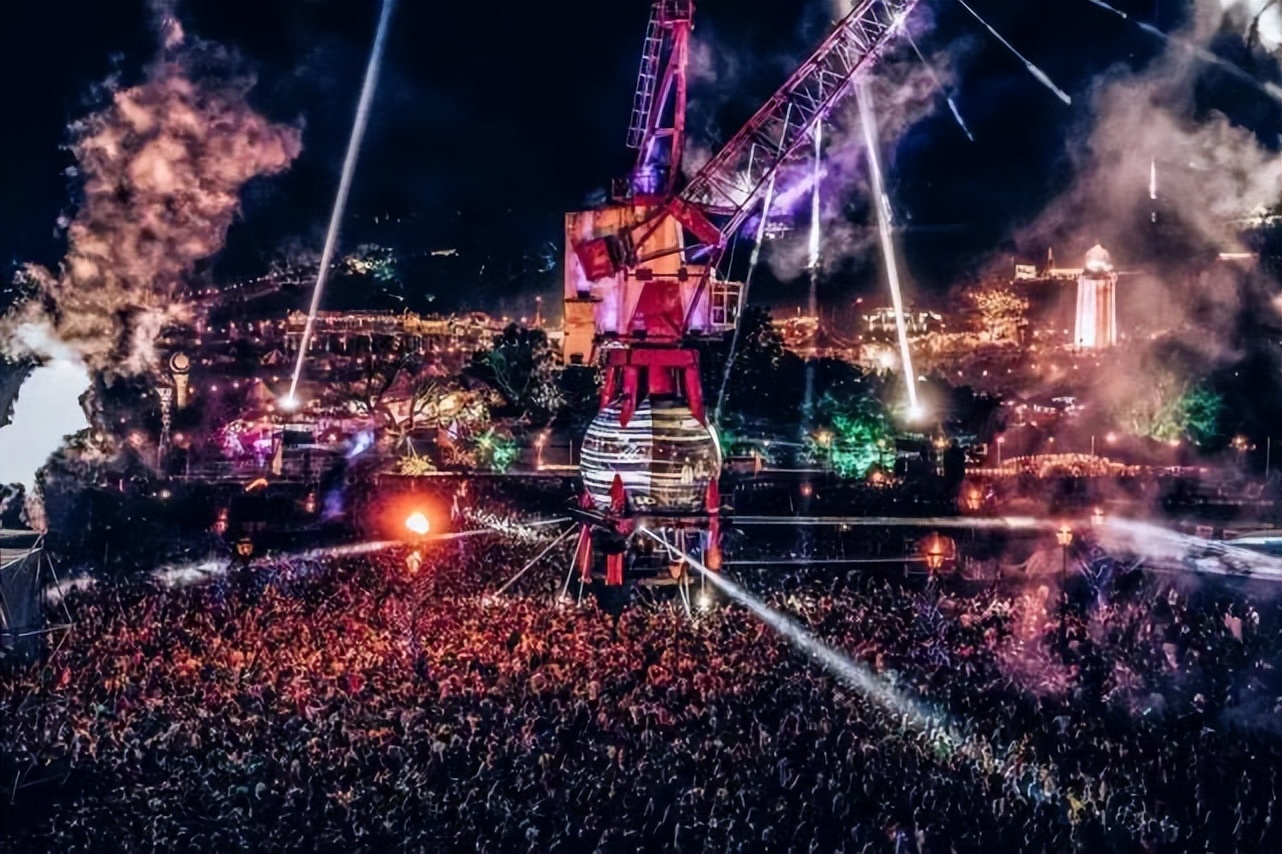 打雷姐向死而生乐评,打雷姐惹争议