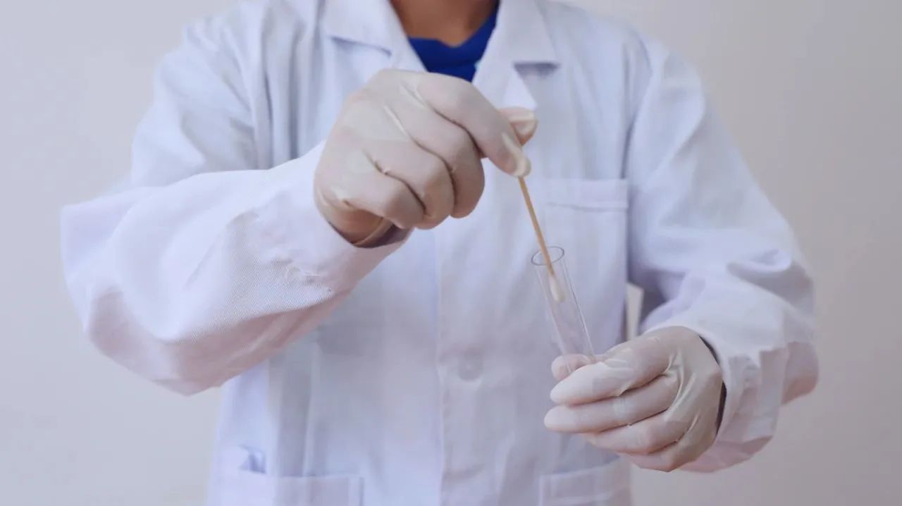 女性白带发黄还痒怎么治疗,白带渣状发黄外阴瘙痒