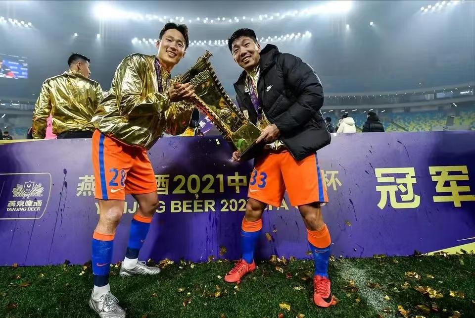 重拳出击！中超豪门下狠手，4主力更衣室除名，不留情面刮骨疗伤