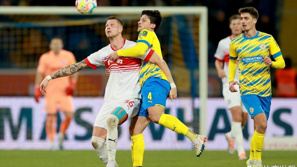 德乙直播卡尔斯鲁厄vs柏林,德乙波鸿对阵卡斯鲁厄分析