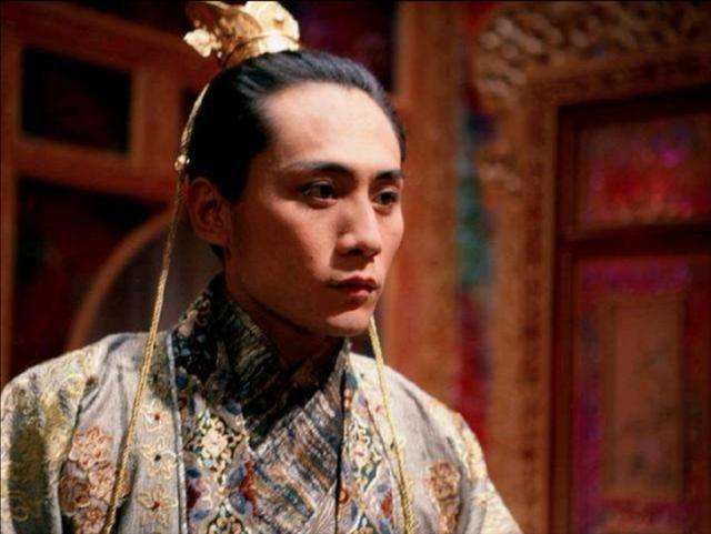 刘烨一夜难眠现状,用酒麻痹自己电视剧